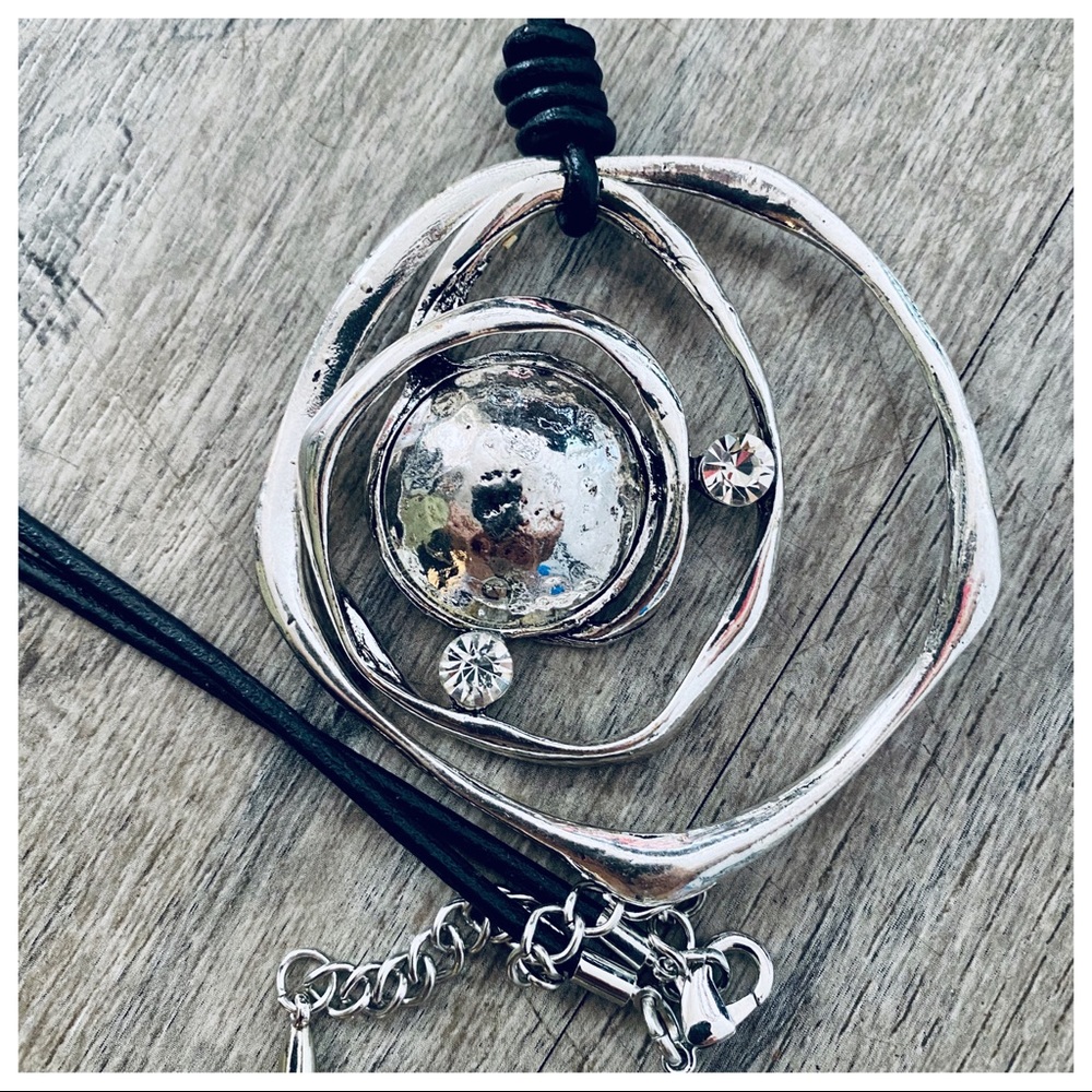 ✨PARIS✨LEATHER CHAIN GORGEOUS CIRCLE NECKLACE - Picture 7 of 12